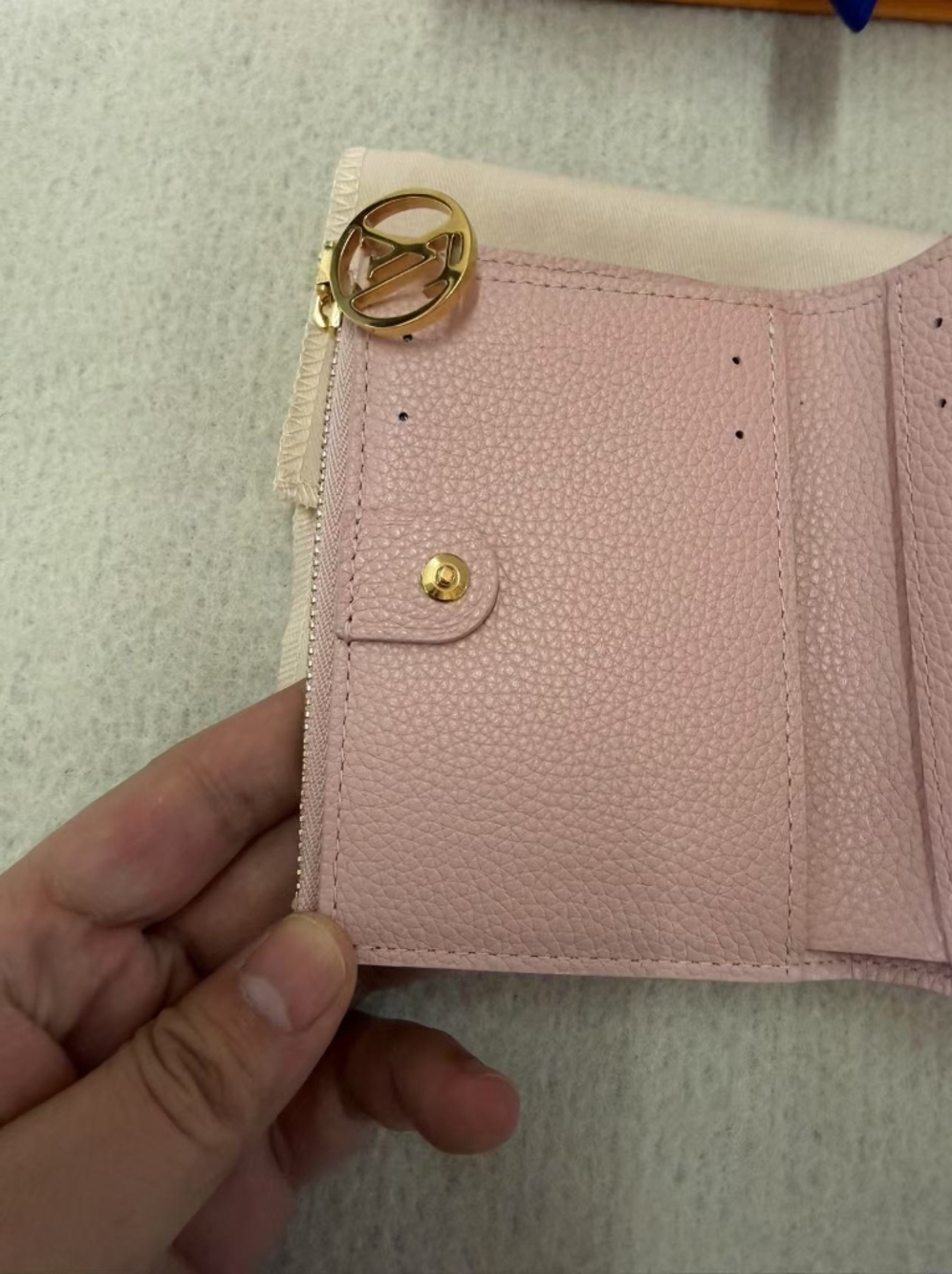 Louis Vuitton Lisa Wallet - Picture 10 of 15